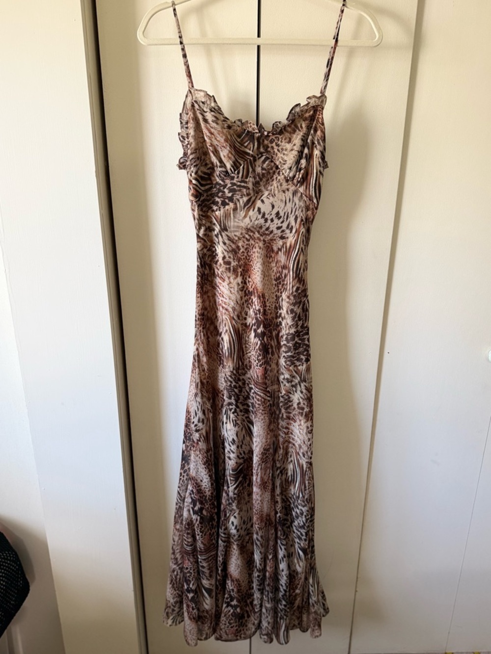 Maeryn Maxi Dress in Taupe Brown Leopard ASTR the Label Size Small - Picture 9 of 11